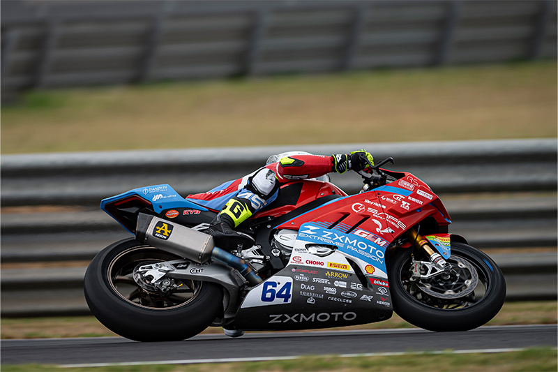 Read more about the article L’écurie ZXMOTO Factory Evan Bros Racing décroche ses premiers points historiques en WorldSSP lors de ses débuts à Phillip Island.
