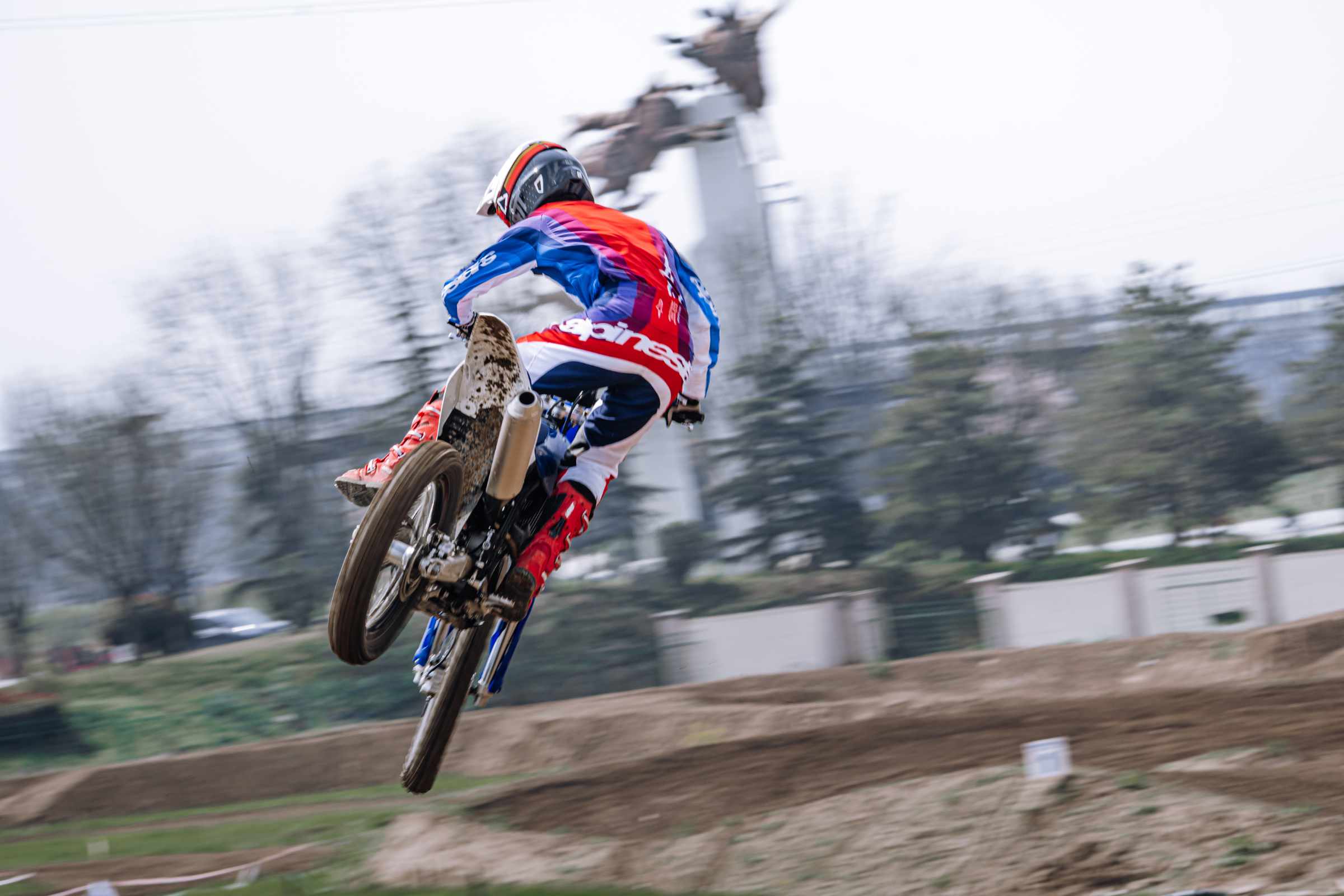 MX250_OUTSIDE_5