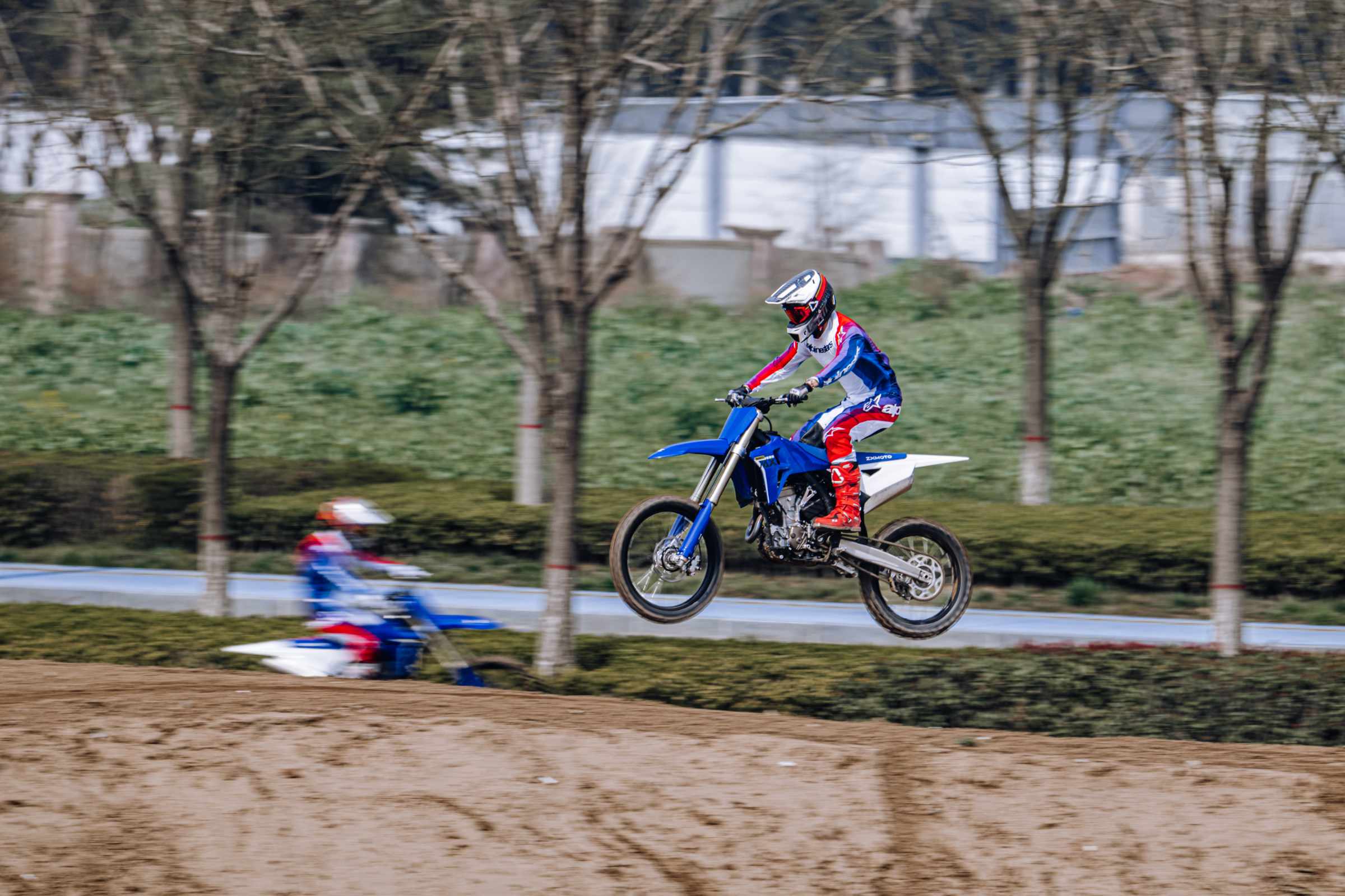 MX250_OUTSIDE_6